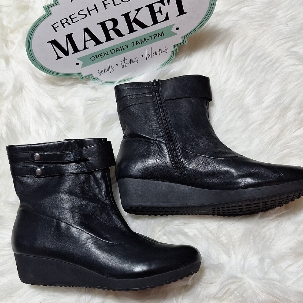 Easy Spirit Black Ankle Booties